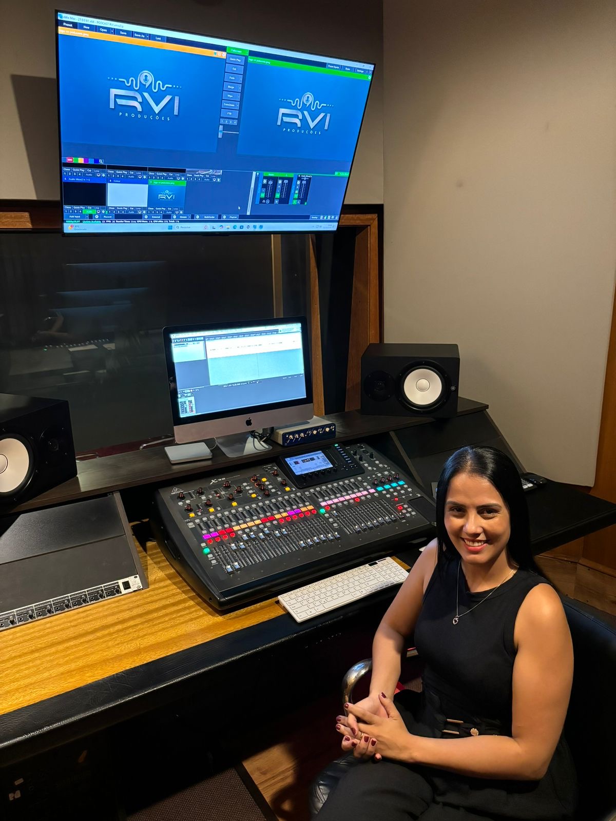 Fernanda Fernandes no atendimento da RADIOEFEITOS
