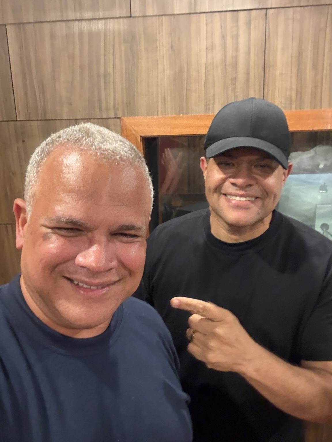 Fernando Fernandes e William Nascimento no estúdio